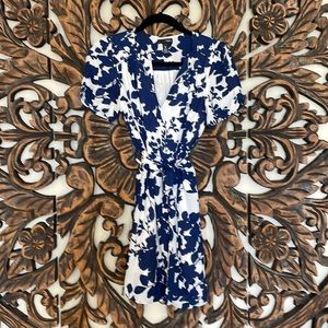 AQUA Blue and White Floral Print Dress - Short Sleeved - Self Tie Belt - Size XS